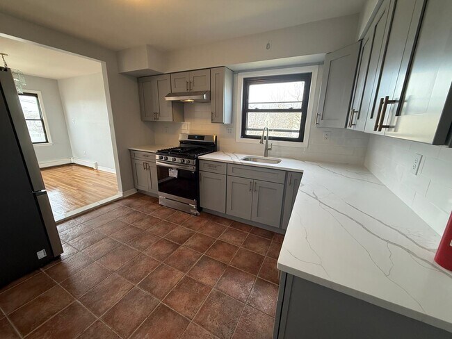 Building Photo - 4 Sayles St