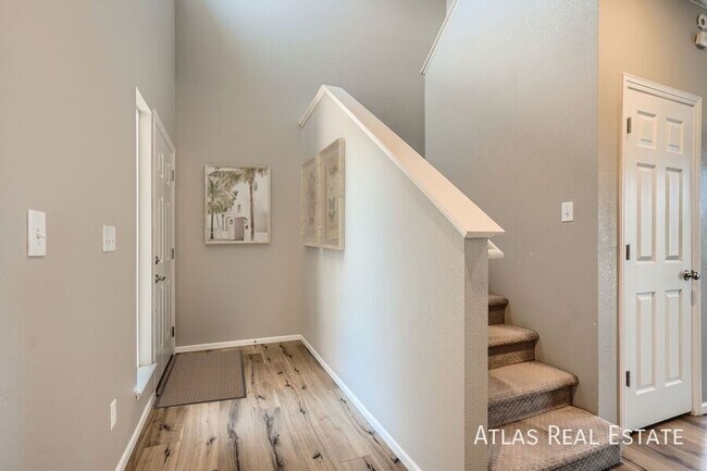 Building Photo - 4063 Meadowview Ct