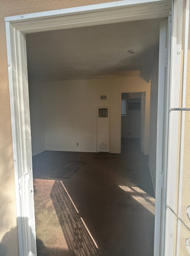 Building Photo - 72 S Parkwood Ave