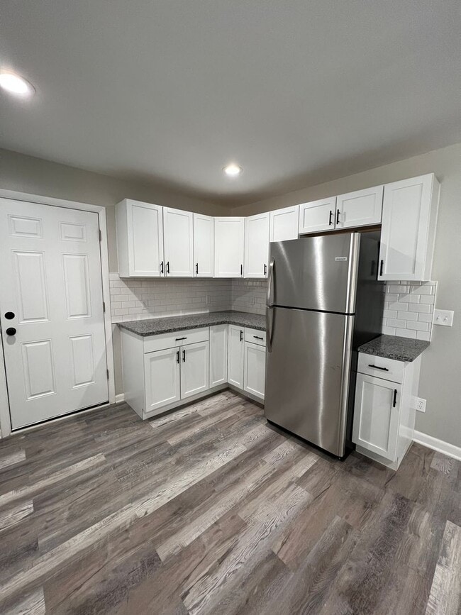 Building Photo - 3 Bedroom Beautifully updated Ranch