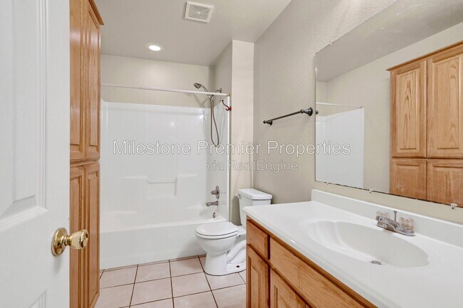 Building Photo - 1025 Rice St