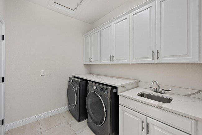 Building Photo - 4770 SW Ardsley Dr