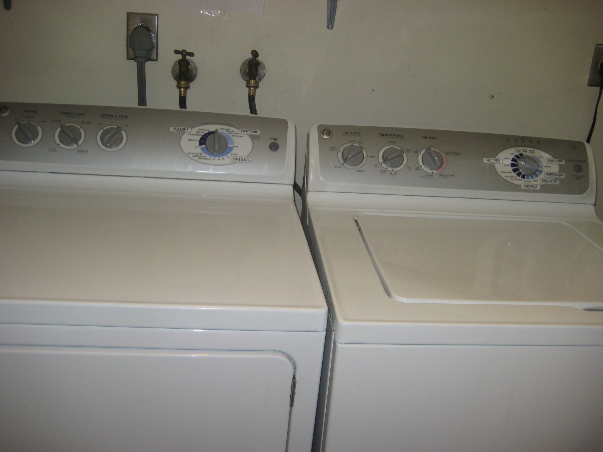 WASHER/DRYER IN HALLWAY - 400 Millaudon St