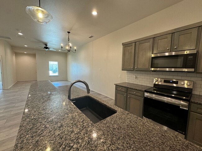Building Photo - Available Now- Half Off First Months Rent!