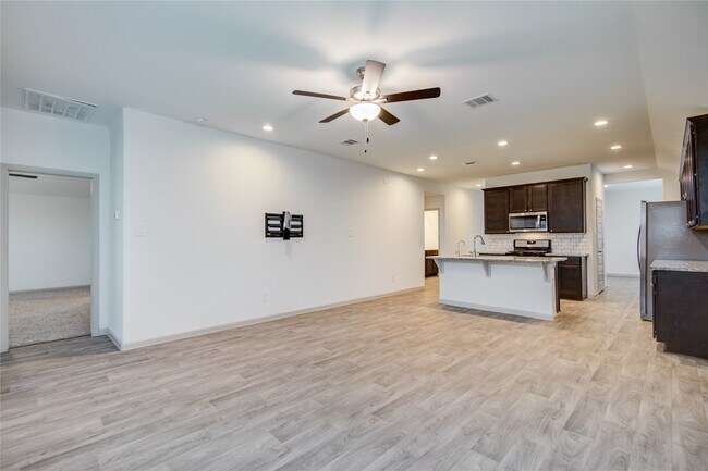 Building Photo - 3507 Telford Ln