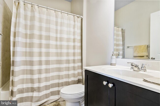 Building Photo - 18 Rome Wy