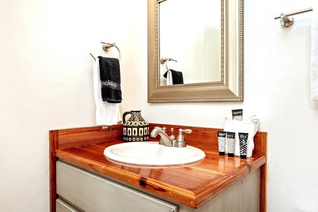 Building Photo - 149 Durango Rd