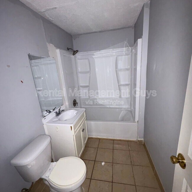 Building Photo - 2314 N Sheridan Ave