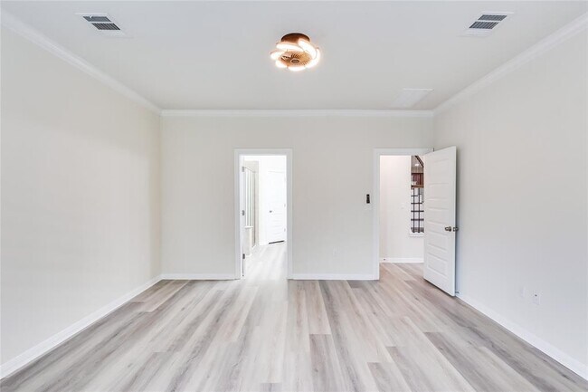 Building Photo - 14202 Alloro Dr