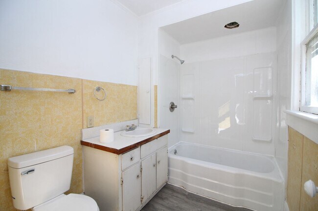 Building Photo - 90-990 Baker St