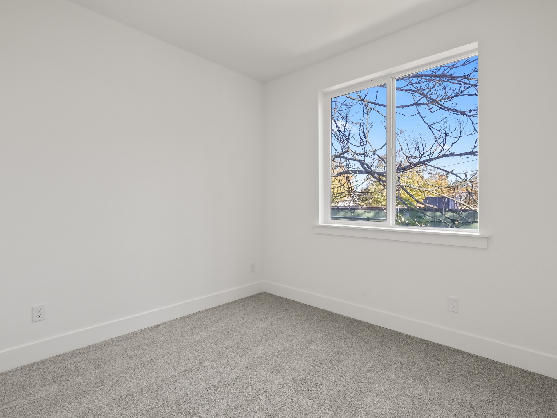 Building Photo - 7490 SE 51st Ave