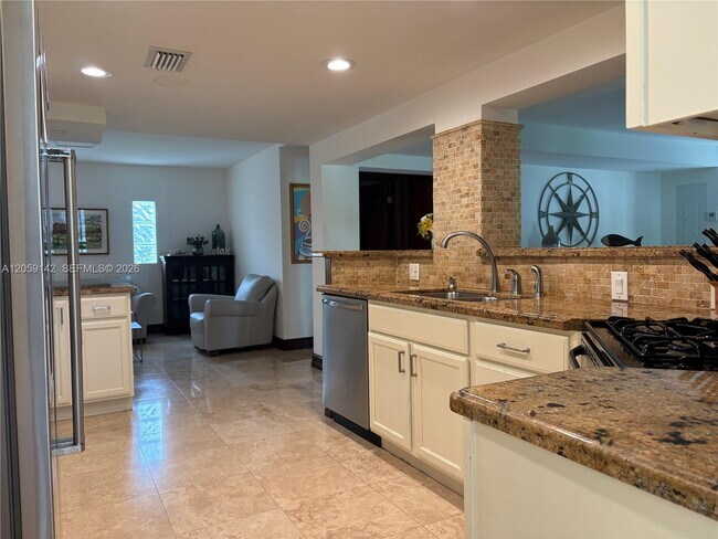 Building Photo - 6610 SW 104th Ct