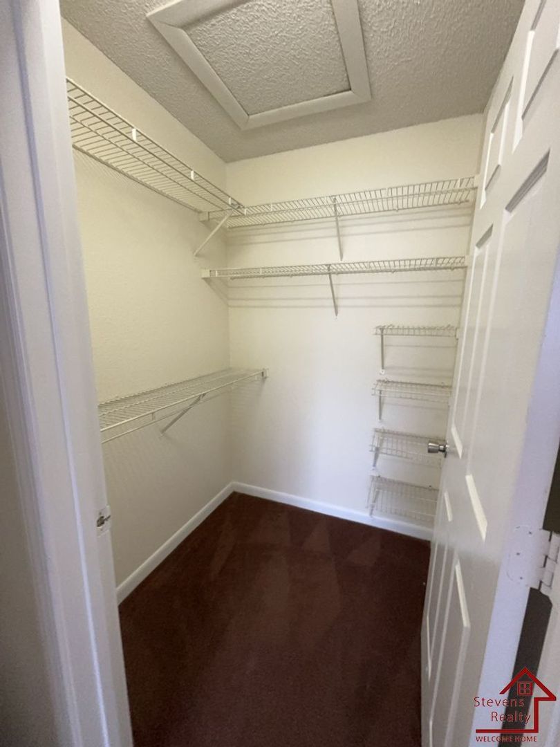 Building Photo - 430 Oriole Dr