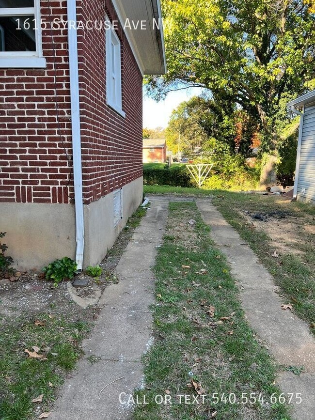 Building Photo - 1615 Syracuse Ave NW