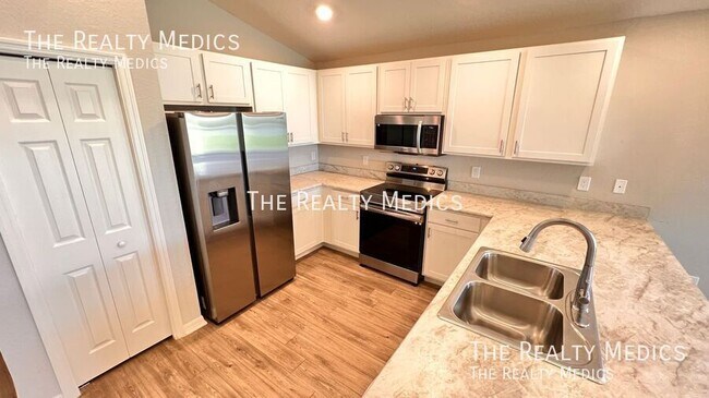 Building Photo - 1097 SILAS St