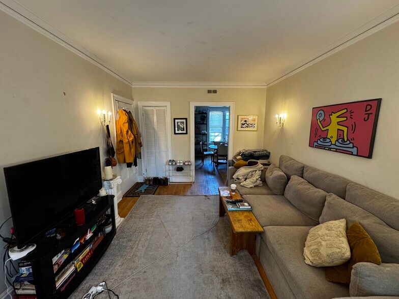 Primary Photo - 3704 N Hoyne Ave