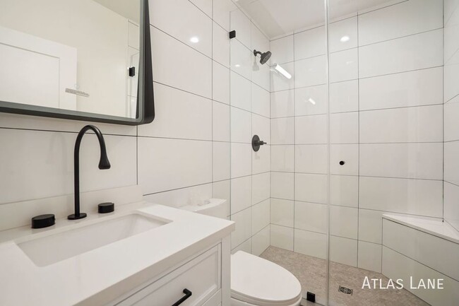 Building Photo - Professionally Managed// 3 bedroom 3 bathr...