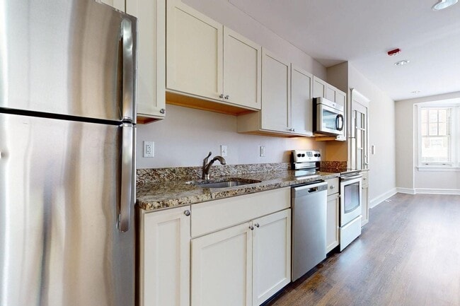 Interior Photo - Argyle