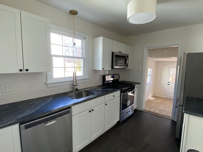 Building Photo - Updated Three bedroom Westover Hills Home ...