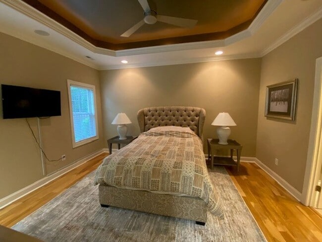 Building Photo - Beautiful Fully Furnished 3 bed 2 bath hom...