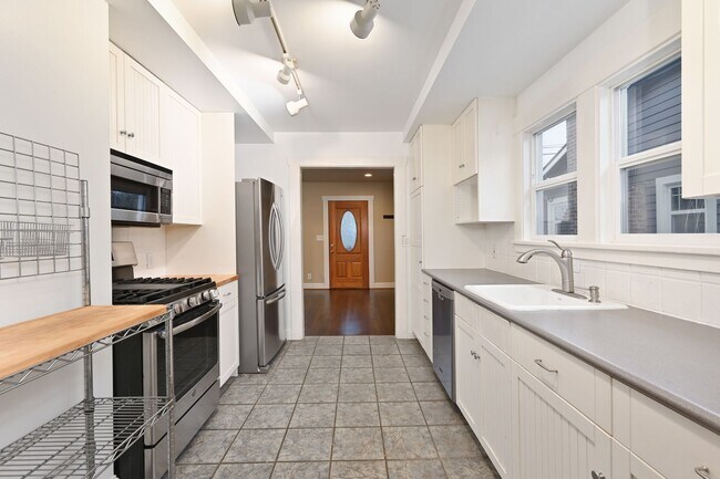 Building Photo - 758 N 66th St