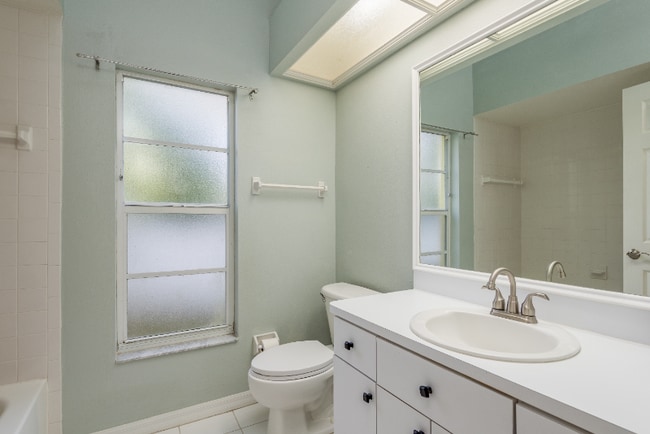 Building Photo - 406 S Bayview Blvd