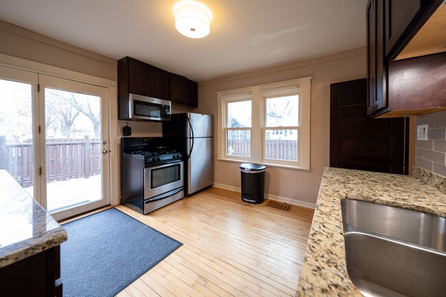 Building Photo - 2601 E 38th St