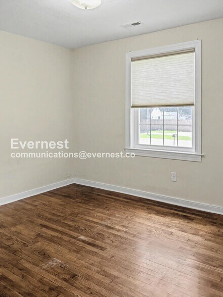 Building Photo - 907 Coleman Dr