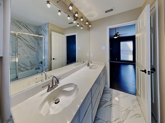 Building Photo - 3401 Monticello Park Pl