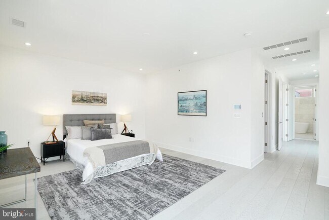 Building Photo - 142 S Front St