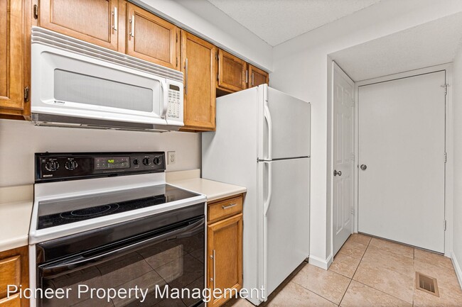 Building Photo - 2 br, 1 bath House - 940 S Dahlia St #A