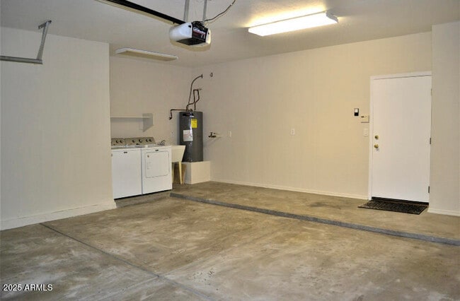 Building Photo - 2027 E University Dr