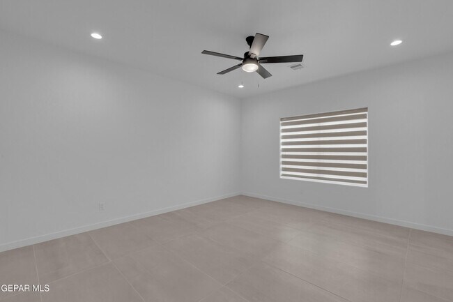 Building Photo - 12825 Middlesbrough Ave