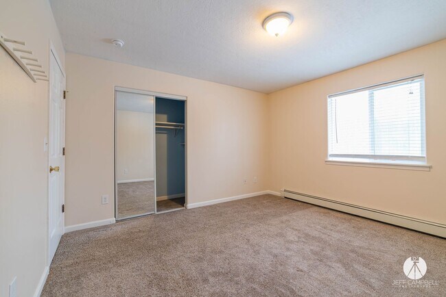 Building Photo - 1100 W Nugget Ave