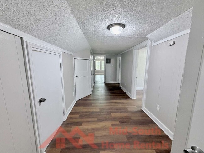 Building Photo - 1561 Foster Ave