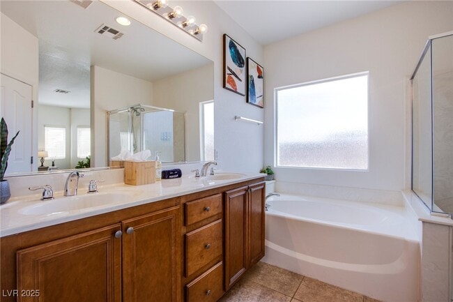 Building Photo - 29 Blue Sunrise Ave