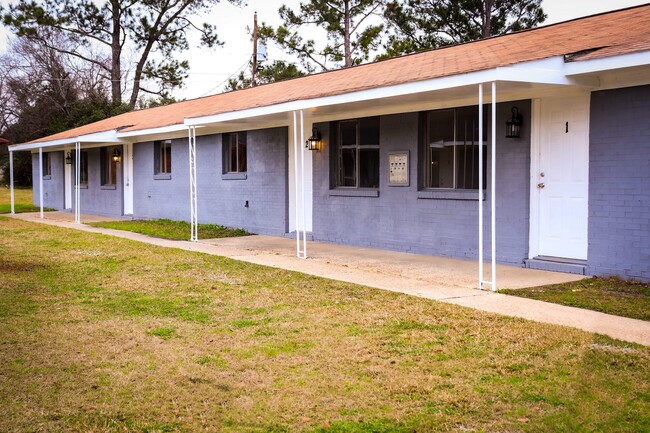 Primary Photo - 2 BED 1 BATH 690 SQFT APT UNIT