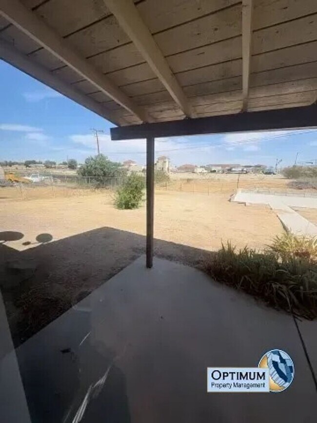 Building Photo - 15286 Del Norte Dr