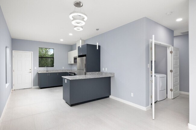 Building Photo - 810 S Michigan St