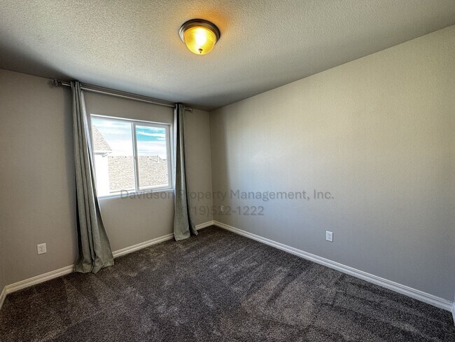 Building Photo - 6227 Lenexa Grv