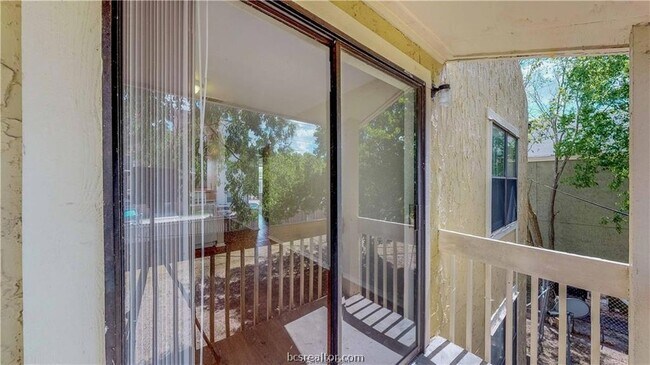 Building Photo - 307 Manuel Dr