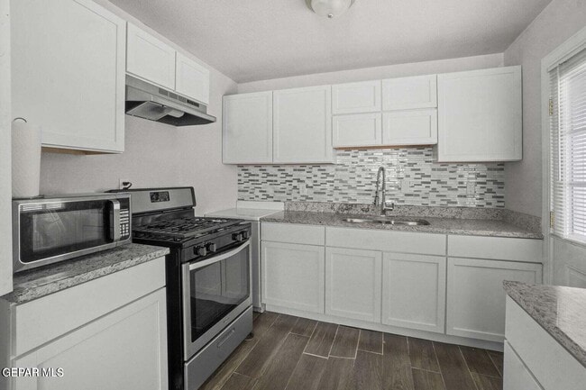 Building Photo - 5316 Saxon Dr