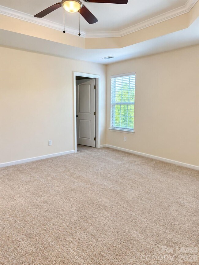 Building Photo - 1813 Evergreen Dr