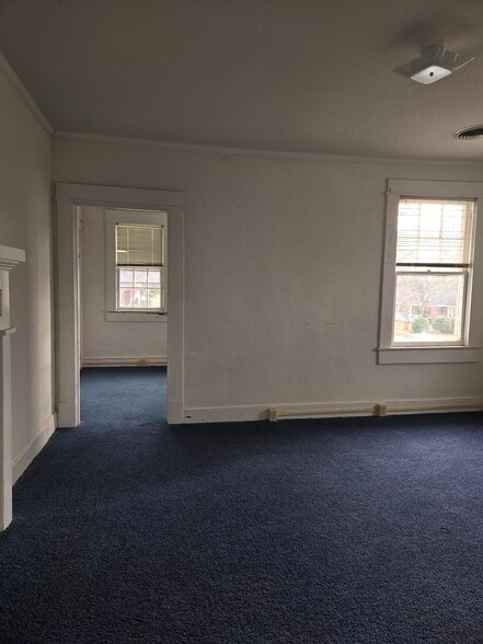 Building Photo - 611 S Broad St