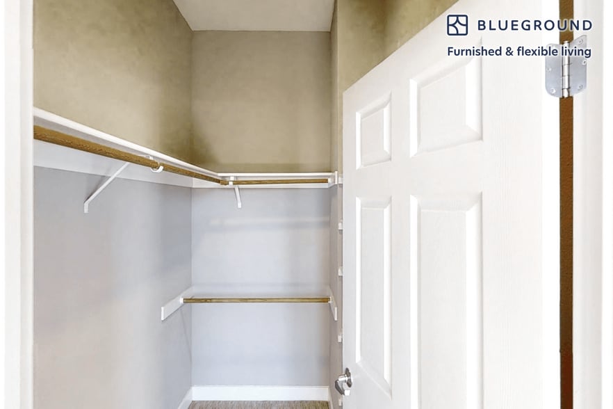 Building Photo - 1257 Lakeside Dr