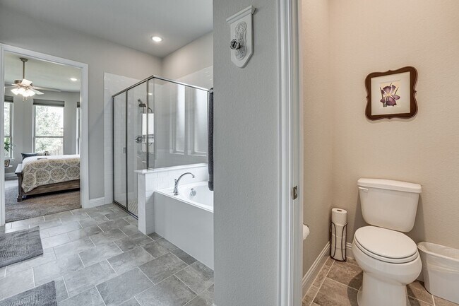 Building Photo - 1805 Shaila Dr