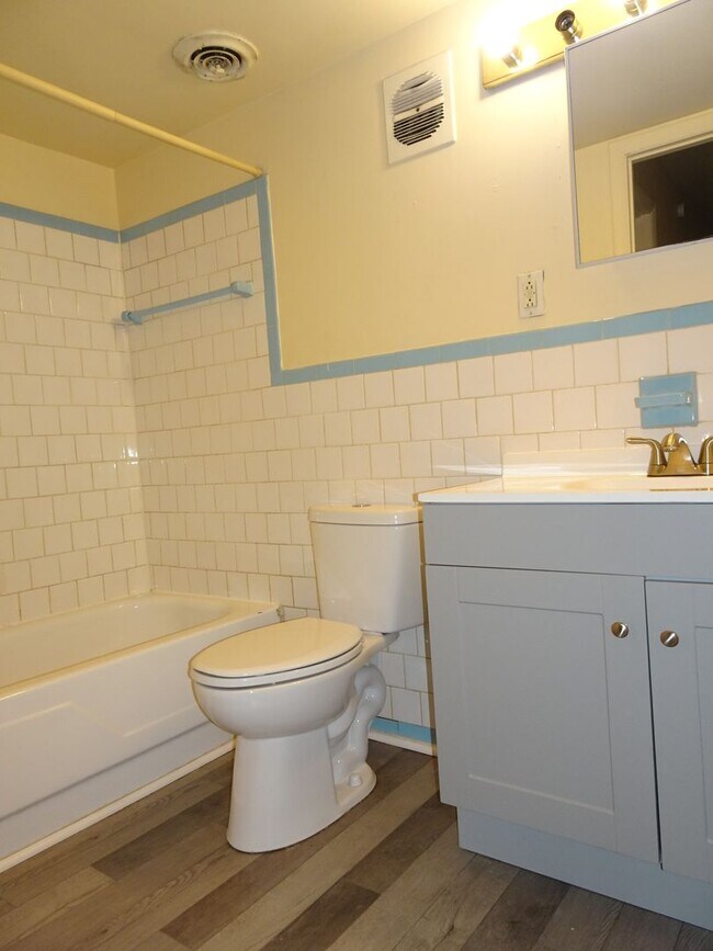 Building Photo - 2 Bedrooms 1 Baths Apartment Rental in Parkview area Newport News