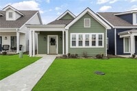 Building Photo - 923 NE Hts Ln