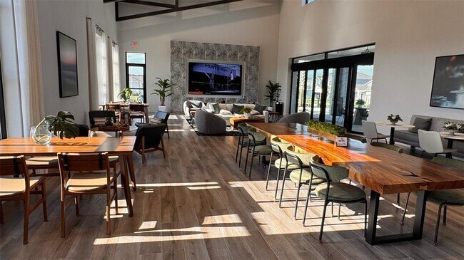 Building Photo - 2664 Armstrong Ave