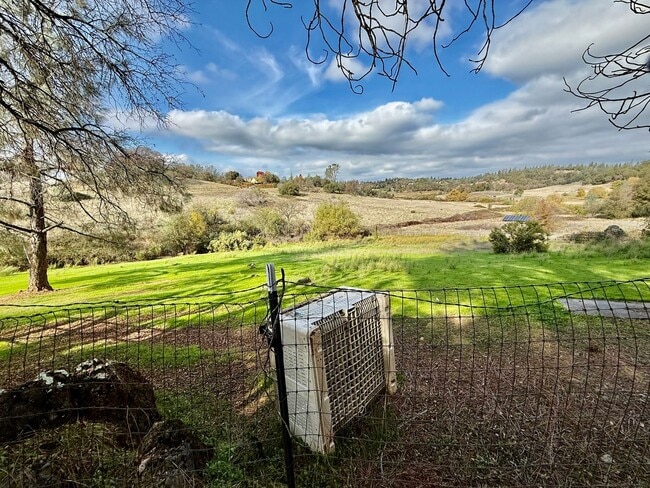 Building Photo - Unique Horse property with 2 units